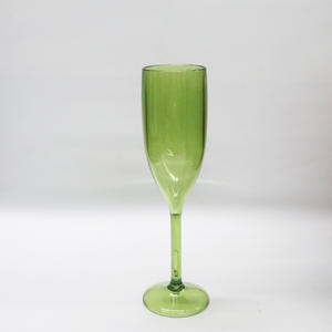 كؤوس نبيذ بلاستيكية حمراء وشفافة ملونة سعة 201-300 مل، كلاسيكية وصديقة للبيئة وقابلة لإعادة الاستخدام للبار والمطعم والحفلات - Product Image 2