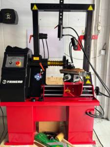 Máquina de reparación de enderezamiento de llanta automática certificada de 3 cilindros de acero inoxidable de fábrica de gran oferta Trihero para <span class=keywords><strong>taller</strong></span> con CE - Product Image 3