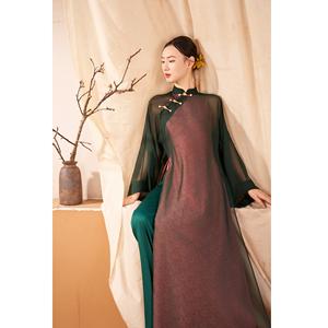 Robe Ao Dai en soie brocart de style halter avec superposition en mousseline de soie, chrysanthème de lune vietnamien, KAD33 - Product Image 1