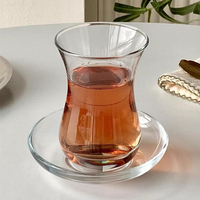 Nouveau design Verre à shot fantaisie pour la taille Thé noir Tulipe Tasses à thé turques avec soucoupes