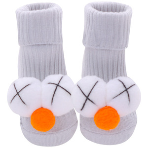 Chaussettes pour bébés en coton peigné printemps-automne avec motif de dessin animé 3D antidérapantes pour enfants - Product Image 4
