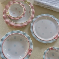 Vaisselle en céramique sous glaçure Solhui en gros, assiettes et bols mignons à nœuds, dentelle ondulée et pois, vaisselle féminine pour mariage et fête