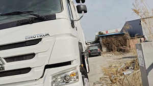 Camión tractor usado Howo 6x4 (cabeza de camión de 10 ruedas) excelente rendimiento garantiza seguridad alta eficiencia de transporte - Product Image 3