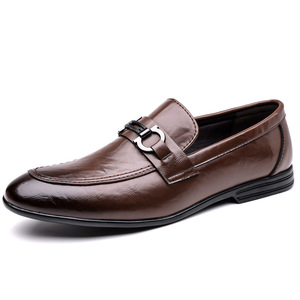 รองเท้าหนังสีน้ำตาลแบบสวมสำหรับผู้ชาย ระบายอากาศได้ดี เหมาะสำหรับใส่ทำงาน ใส่ลำลอง หรือใส่เป็นทางการ - Product Image 5