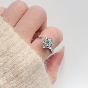 Anillo giratorio antiansiedad con microincrustaciones de circonita cúbica azul, cobre chapado en oro blanco de 18k, joyería para aliviar el estrés para mujeres. - Product Image 2