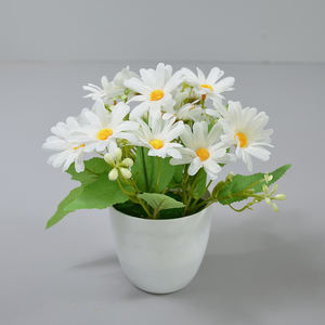 Arranjo de Flores Artificiais em Vaso Pequeno com Margaridas em Plástico para Decoração de Plantas Bonsai Internas em Todas as Estações - Product Image 3