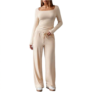 Ensemble de survêtement unisexe 2 pièces en coton 100% avec haut à capuche brodé vintage et pantalon large décontracté et élégant - Product Image 1
