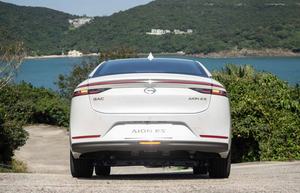 GAC Aion ES Luxe Elektrische Sedan Lange Afstand 500km Premium Comfort voor Executive Business Chauffeurservice - Product Image 5