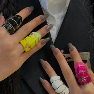 Anillos Saturno de Cuatro Secciones con Circones Multicolor Estilo Punk para Mujer Vivienne, Anillos de Dedo con Acabado en Pintura Dorada y Aleación de Moda - Product Image 3