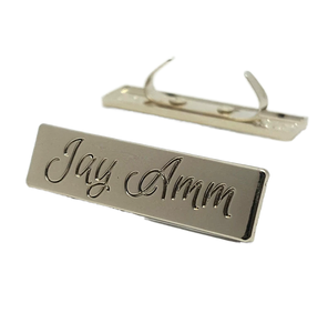 Étiquettes de marque <span class=keywords><strong>en</strong></span> métal robustes personnalisées <span class=keywords><strong>pour</strong></span> vêtements, sacs à main - Écologiques et de haute qualité - Product Image 1