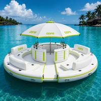 Plateforme flottante gonflable personnalisée pour fêtes aquatiques avec bar château et espace lounge, idéale pour hôtels, complexes hôteliers et parcs aquatiques commerciaux