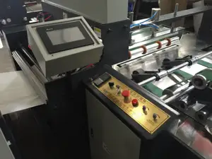 Máquina de corte automática para hacer bolsas de malla tejida de PP para cebolla, patatas y verduras