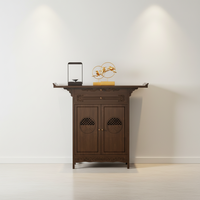 Table de porche de style chinois avec un coffre antique, longue table murale orientée vers la porte d'entrée