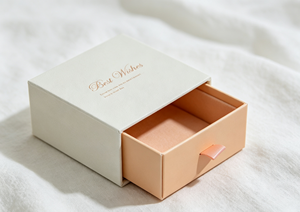 Boîte cadeau écologique haut de gamme à fermeture magnétique coulissante, design carré, en carton rigide épais, avec ruban satiné, couleur assortie - Product Image 3