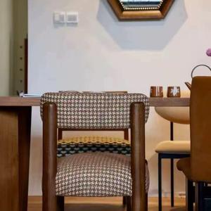 Chaise Peter Pan en bois massif, rembourrée en noyer et en laine d'agneau blanche, chaise de salle à manger de style vintage, chaise de bureau rétro - Product Image 3