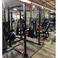 Cage de musculation multifonctionnelle avec système de poulies, rack à squats et machine Smith à câbles croisés
