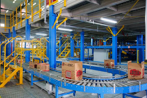 TOSHINE özelleştirilmiş endüstriyel çelik paslanmaz çelik alüminyum için depo lojistik merkezleri için makaralı konveyör sıcak satış - Product Image 5