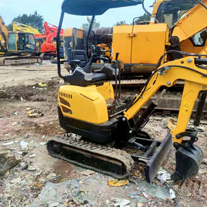 Excavatrice Komatsu 20 de 3 tonnes à prix abordable, moteur Cummins, pompe hydraulique Kawasaki, modèle 2023, d'origine japonaise, 1000-2000 heures, 90% neuve - Product Image 1