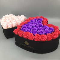 Roses éternelles préservées, emballage en papier luxueux et romantique, boîte en velours pour cadeaux GuangDong, idéal pour l'expédition de chaussures et les envois en forme de cœur.