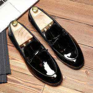 La fábrica suministra zapatos casuales y de negocios cómodos para hombre, hechos a mano con cuero vacuno, y zapatos de vestir y Oxfords de cuero personalizados. - Product Image 5