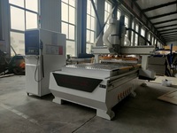 Machine CNC de nesting à changement d'outil automatique 1325 pour la production de meubles en bois, gravure, fraisage et découpe