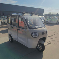 Tricycle électrique spacieux 4 places 6 portes fermé New Energy Tricycle motorisé pour senior Idéal pour les sorties quotidiennes, les voyages en famille