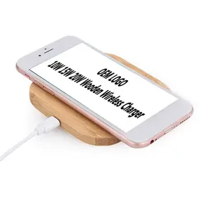 Personalizado barato multi dispositivo smartphone pad, logotipo, madeira de bambu gravado mesa telefone celular carregador sem fio madeira top organizador