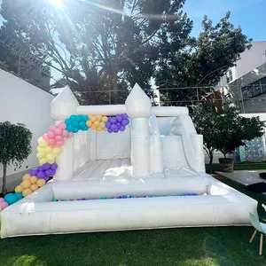 Individuelles 15-Fuß-großes weißes PVC-Schloss mit Aufblasbarkeit für Kinder Hüpfburg mit Rutsche und Ballloch für Geburtstagsfeiern im Freien