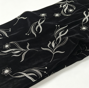 Tissu en <span class=keywords><strong>velours</strong></span> <span class=keywords><strong>noir</strong></span> A054 avec broderie élégante de feuilles argentées et de perles florales pour les nouveaux cheongsams chinois et les robes de soirée annuelles - Product Image 5
