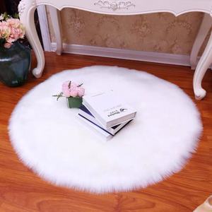Tapis rond moelleux de style moderne Tapis design géométrique Tapis en fausse fourrure argentée - Product Image 1