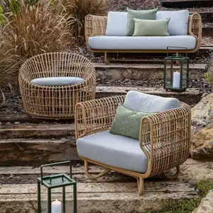 أريكة الحديقة الفاخرة التقليدية للاستعمال الخارجي للفنادق والقصور أريكة من الخيزران الخوصي أثاث مناسب للاستخدام الخارجي