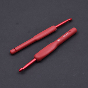 Aguja de Tejer y Ganchillo de Aluminio <span class=keywords><strong>Tulip</strong></span>án Ergonómica con Mango Suave ROJO para Labores de Punto - Product Image 4
