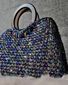 Sac fourre-tout en crochet tressé métallique de qualité supérieure avec poignée en bois de style royal, idéal pour un usage quotidien, disponible au meilleur prix - Product Image 2