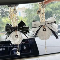 Pendentif de voiture haut de gamme avec camélia, papillon et nœud pour rétroviseur de voiture