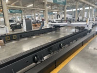 Machine de découpe laser à fibre industrielle haute puissance sur portique à rail au sol avec fonction de découpe en biseau pour métaux