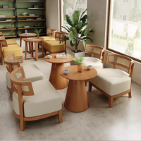 Ensembles de tables et chaises pour cafés ; Mobilier de loisirs en rotin tressé, bois massif et rembourré pour salons de thé