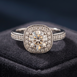 Anillo de Halo con Moissanita Corte Cojín en Plata 925, Elegante Joyería para Boda, Compromiso o Aniversario para Mujer - Product Image 2