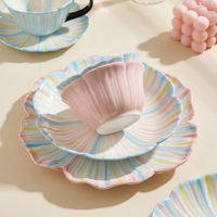 Vaisselle en céramique peinte à la main en forme de fleur avec logo personnalisé, ensemble d'assiettes florales uniques pour cadeau de mariage, vente en gros directe d'usine