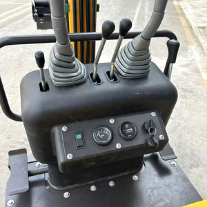 Mini Excavadora Compacta de 1T con Motor Hidráulico Controlado por PLC, de Alta Eficiencia, para el Mercado Americano KOOP, 1 Año de Garantía - Product Image 2