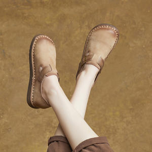 Zapatos de mujer de piel hechos a mano con punta redonda, estilo retro, de boca baja, tacón plano y suela suave, novedad de primavera. - Product Image 2