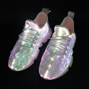 <span class=keywords><strong>Scarpe</strong></span> LED Ricaricabili USB con Design in Fibra Ottica, <span class=keywords><strong>Scarpe</strong></span> Luminose in EVA, PU, Tessuto di Cotone, Fascia Elastica, Stile Spider-Man - Product Image 3