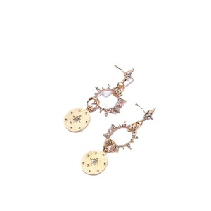 ต่างหูคริสตัลรูปดาวทรงหยดน้ำ ประดับเพชรทรงเหลี่ยมเจียระไนวิบวับ ดีไซน์เก๋สำหรับผู้หญิง เหมาะสำหรับงานปาร์ตี้ ผลิตจากโลหะผสมสังกะสี รุ่น 2026 - Product Image 5