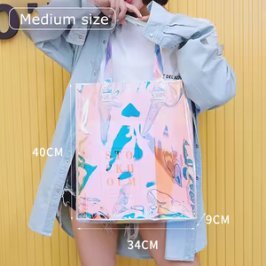 Sac fourre-tout en PVC épais avec logo personnalisé et poignée en nylon, design irisé holographique laser à la mode - Product Image 5