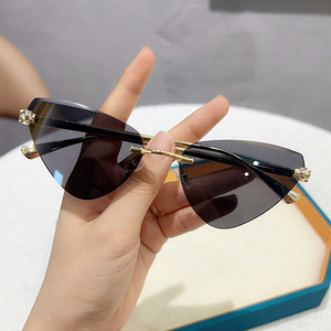 แว่นกันแดดราคาถูกจากโรงงาน ดีไซน์โดดเด่นทันสมัย แว่นกันแดดลำลองน้ำหนักเบาอเนกประสงค์ - Product Image 5