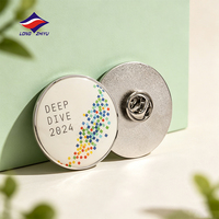 Longzhiyu, fabricant depuis 20 ans, professionnel OEM ODM, épingles personnalisées en métal, badges mignons en forme de lune, impression UV, broches personnalisées pour cadeau