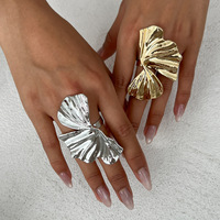 Bague Hip Hop personnalisée plaquée or, design tendance en alliage de laiton, ornée de cristaux colorés, zircons et strass en forme de feuille – Nouveauté