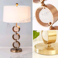 Lampe de table simple et luxueuse avec sphères de jade et cadre finition or |   Lampe de chevet décorative moderne avec alimentation CC et LED