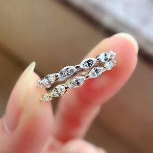 Anillo de Oro de 18K con Moissanita Eternity, Diseño Marquesa, Cobertura Completa, Clásico y Elegante - Product Image 3