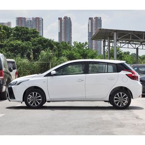 <span class=keywords><strong>Toyota</strong></span> <span class=keywords><strong>Yaris</strong></span> <span class=keywords><strong>2021</strong></span> con Control de Crucero ACC, Asientos de Cuero, Neumáticos R15, Interior Claro, Volante a la Derecha - USADO - Product Image 2