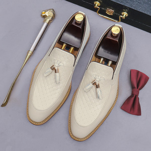 Zapatos de cuero para hombre - Zapatos de cuero genuino tejido estilo retro inglés con flecos, ideales para ropa formal de negocios. - Product Image 4